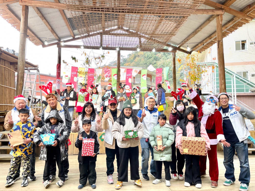 友達永續(xù)基金會號召「圓夢計畫」行動連續(xù)23年 ，由同仁凝聚內(nèi)部愛心與資源送往偏鄉(xiāng) ，累積為逾萬名兒童圓夢，實踐友達共創(chuàng)共好的永續(xù)精神 。