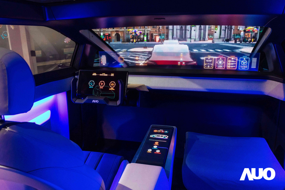 友達新一代智慧座艙Smart Cockpit 2025的Micro LED創(chuàng)新顯示應用中，47.5吋無界透明顯示介面與14.3吋多變形態(tài)中控顯示，兩項產(chǎn)品獲得2025智慧顯示應用大賞的智慧移動獎，提供全新的人機互動體驗
